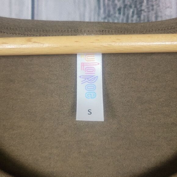 Lularoe Lynnae Long SleeveScoo Neck Shirt Olive size Small - Picture 3 of 5